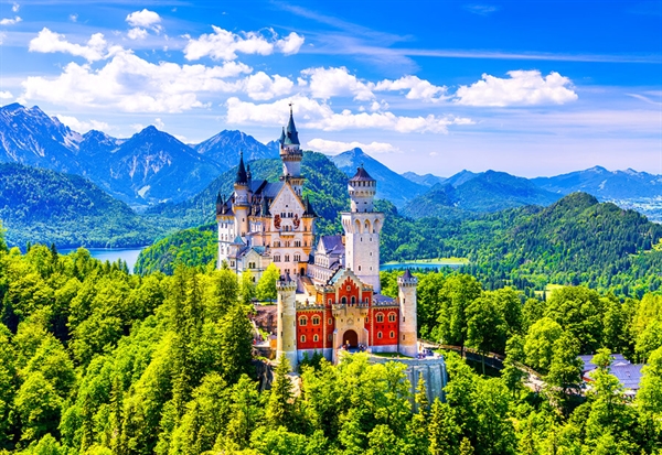 Neuschwanstein slott i sommar, Tyskland