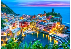 Vernazza i skymningen, Cinque Terre, Italien